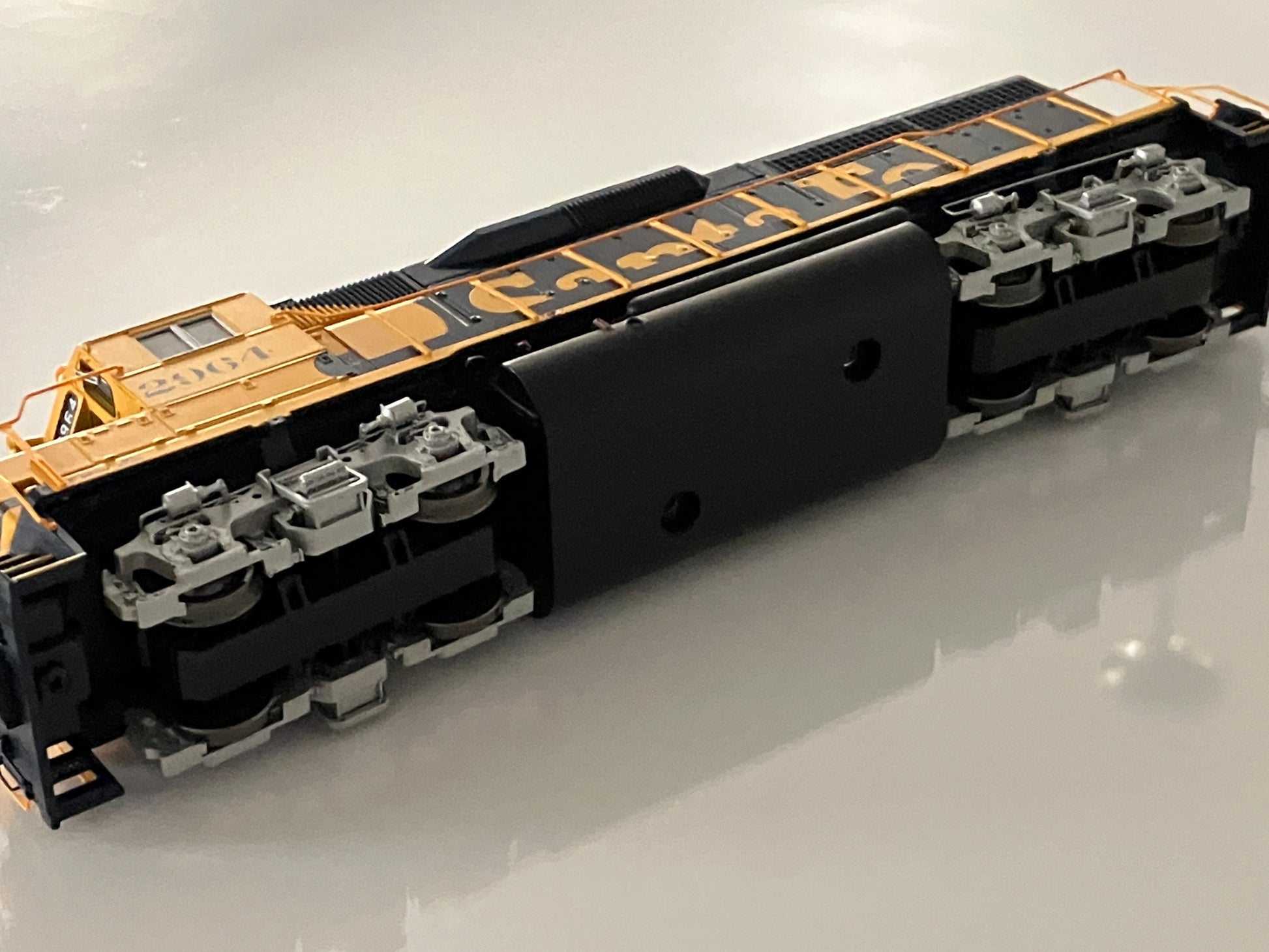 ATL10004038 Atlas Master Gold GP40, Santa Fe #2964 w/DCC & ESU LokSound - Lone Star Collectibles