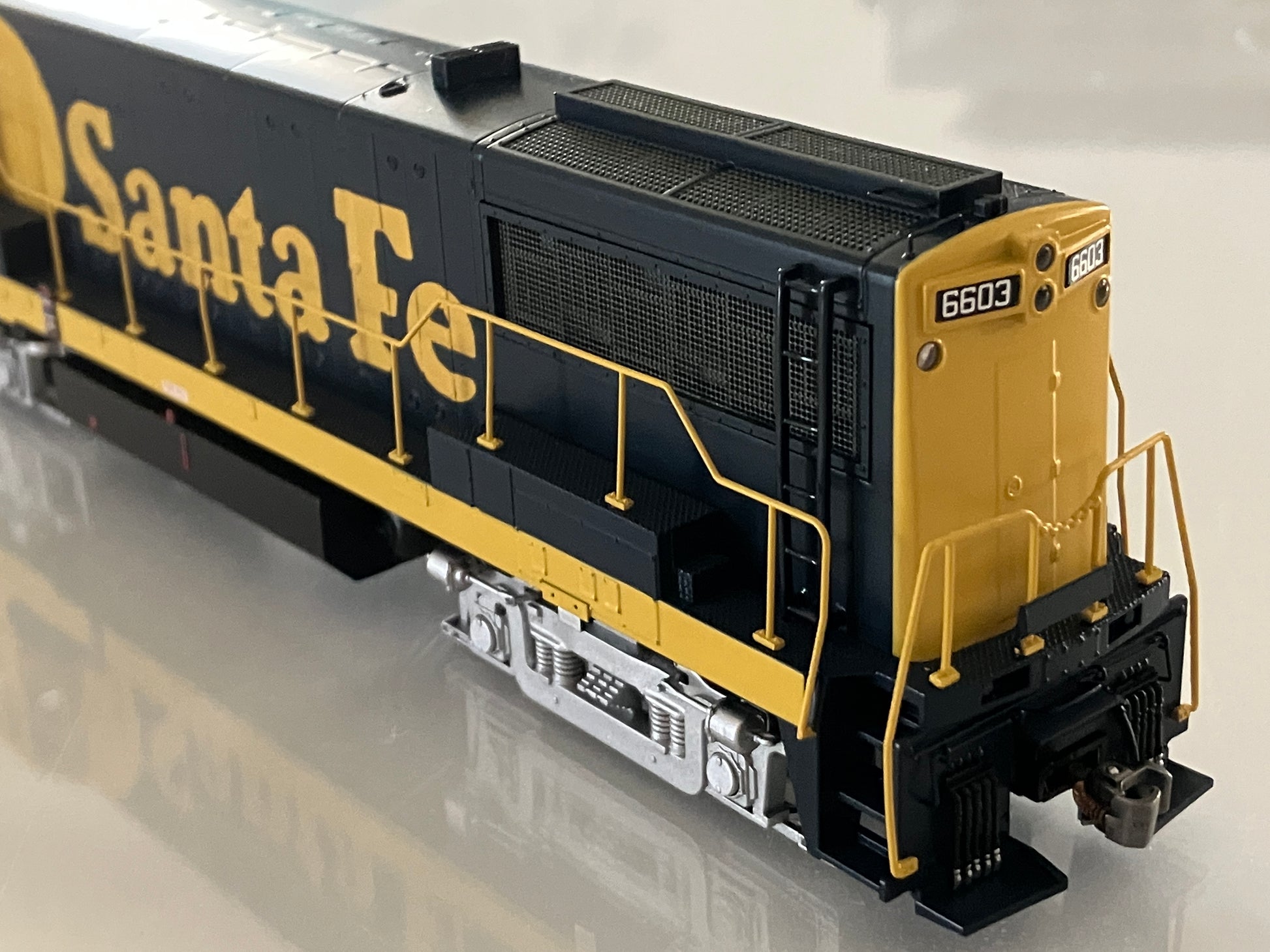 B25170 Bowser U-25B PhIIa, Santa Fe Warbonnet w/DCC & ESU LokSound - Lone Star Collectibles