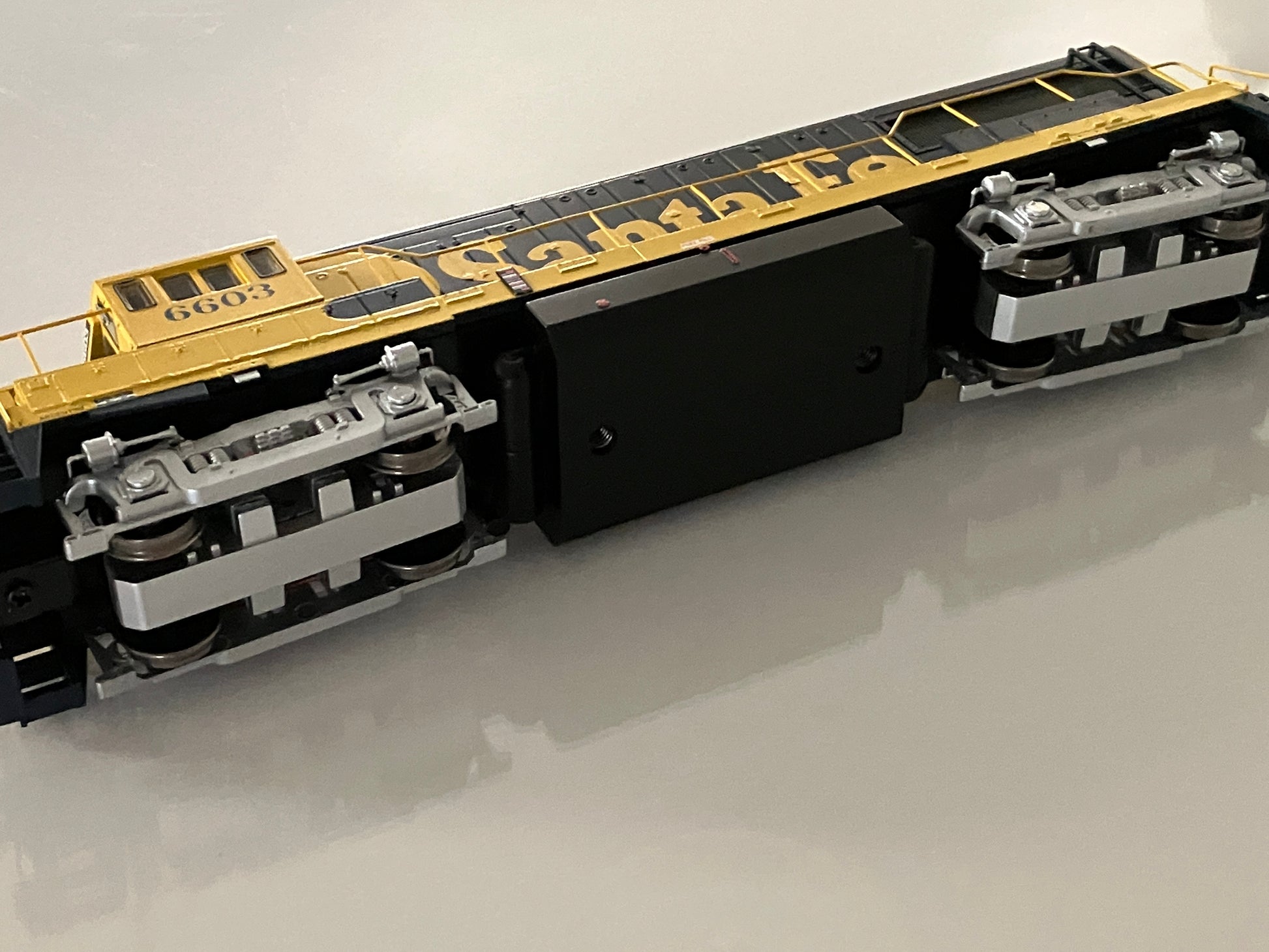 B25170 Bowser U-25B PhIIa, Santa Fe Warbonnet w/DCC & ESU LokSound - Lone Star Collectibles