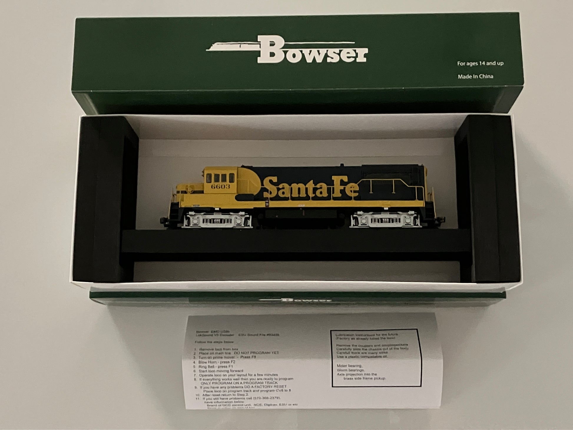 B25170 Bowser U-25B PhIIa, Santa Fe Warbonnet w/DCC & ESU LokSound - Lone Star Collectibles