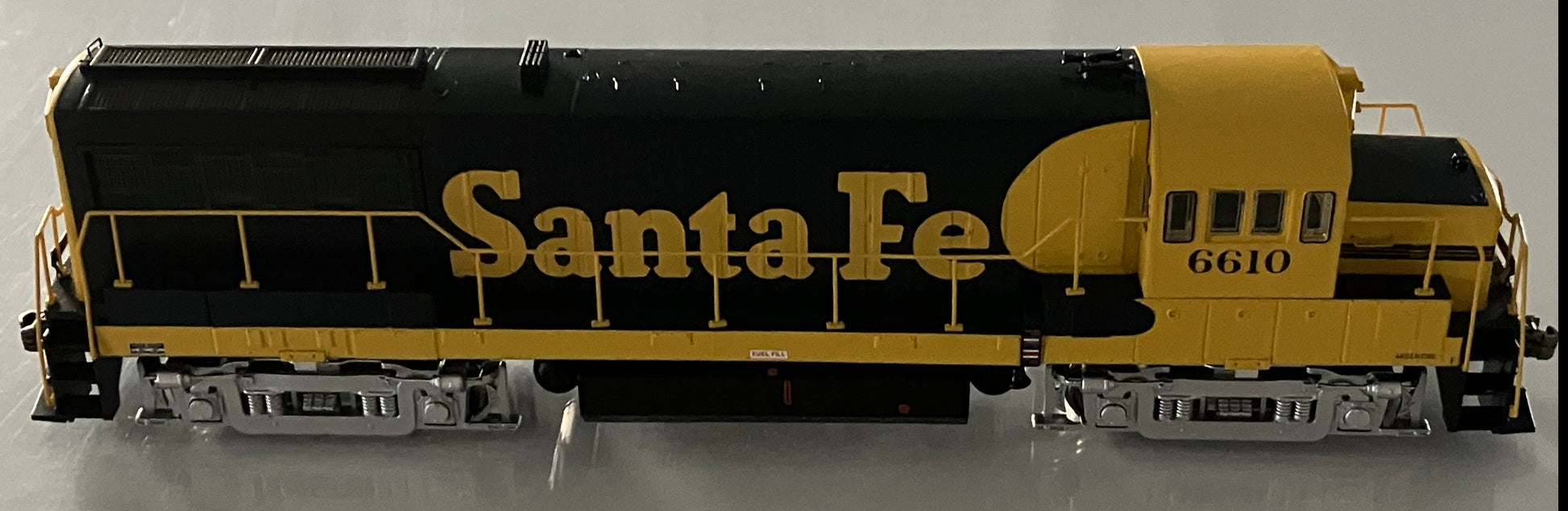 B25170 Bowser U-25B PhIIa, Santa Fe Warbonnet w/DCC & ESU LokSound - Lone Star Collectibles