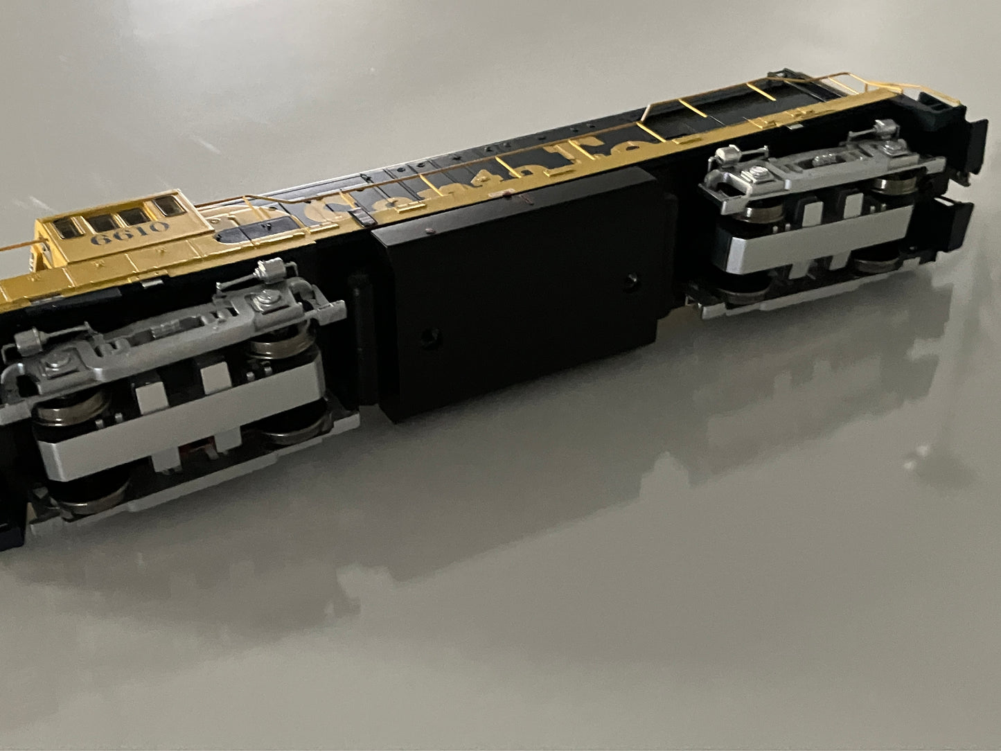 B25170 Bowser U-25B PhIIa, Santa Fe Warbonnet w/DCC & ESU LokSound - Lone Star Collectibles