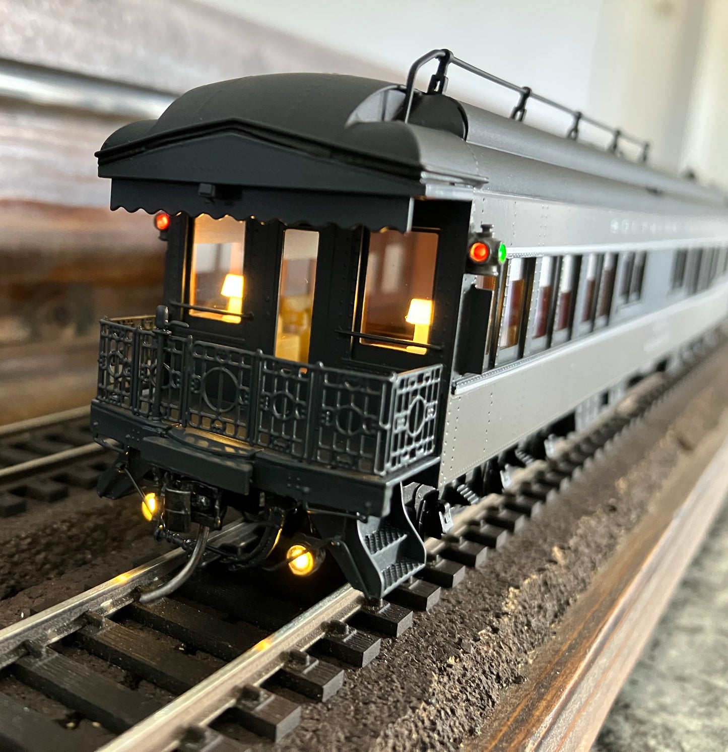 CY-0997.1 Southern Pacific #139 "Sacramento" Official Car, Two-Tone Gray (2024 Release)