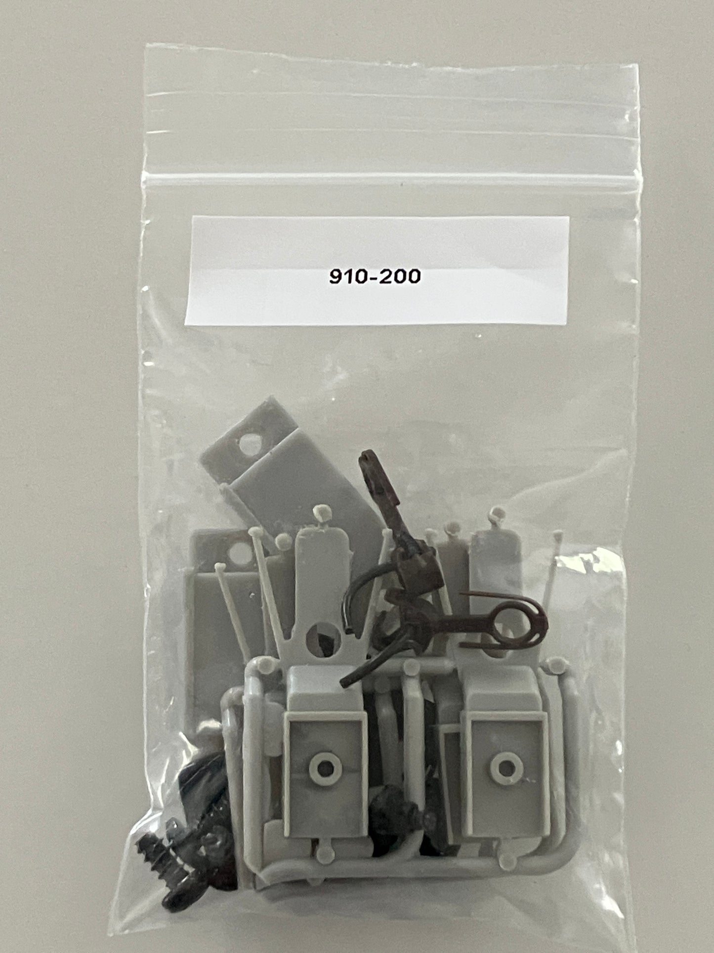 W910-200 Walther's Mainline Passenger Car Coupler Kit