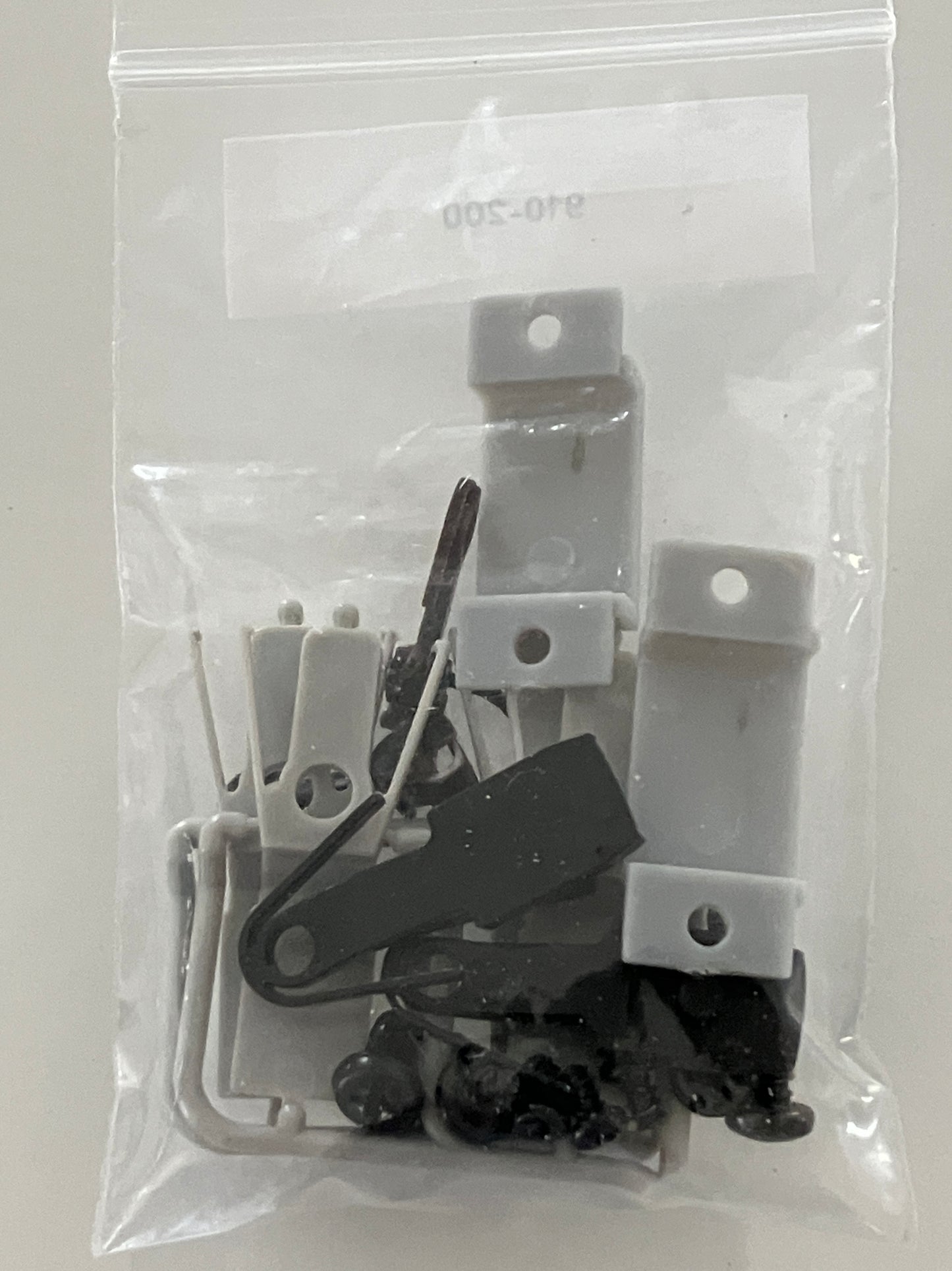 W910-200 Walther's Mainline Passenger Car Coupler Kit