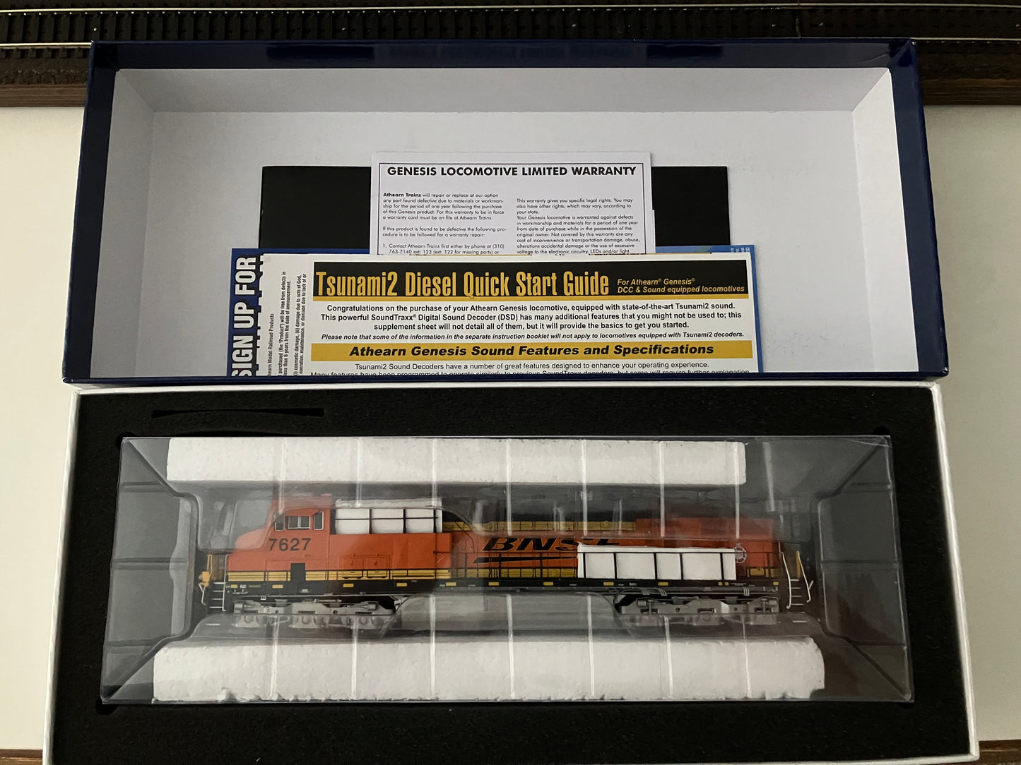 ATHG83109 Athearn Genesis ES44DC, BNSF #7627 w/DCC & Tsunami2 Sound