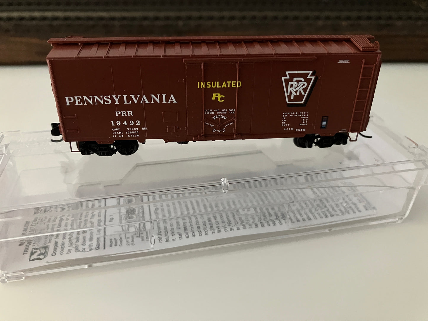 N-SCALE - MT-021-00-610 Micro Trains 40' Insulated Plug Box Car, Pennsylvania RR #19492
