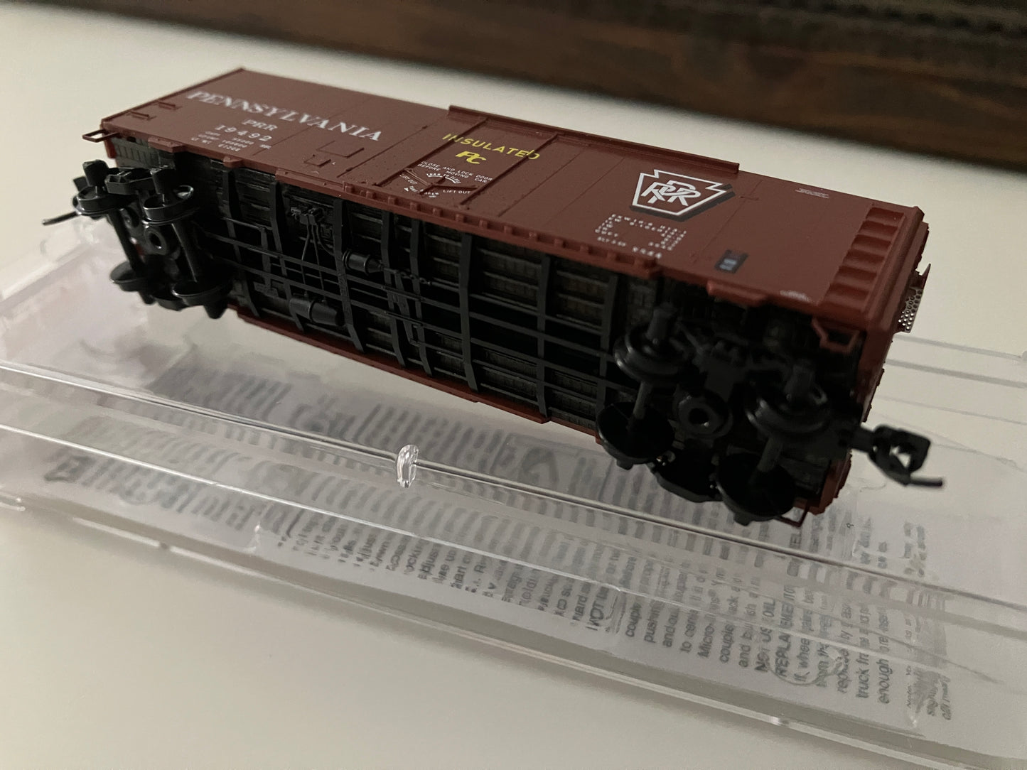 N-SCALE - MT-021-00-610 Micro Trains 40' Insulated Plug Box Car, Pennsylvania RR #19492