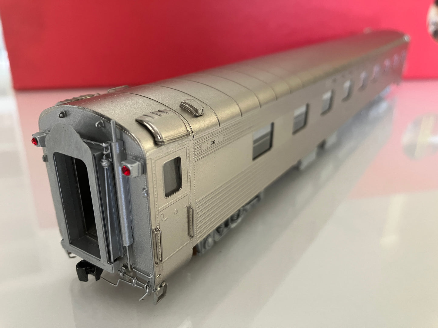 CY-1225 Santa Fe ACF 1950 4-4-2 Regal Sleeper, Business Car #67 "Regal Lark", r/b1981