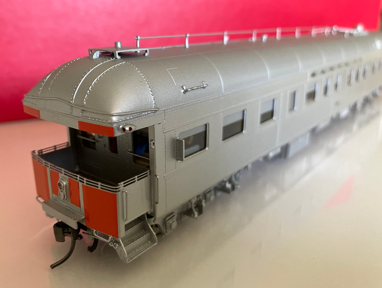 CY-0486.3 Santa Fe #58 Official Business Car, Modernized, Silver w/Orange Platform