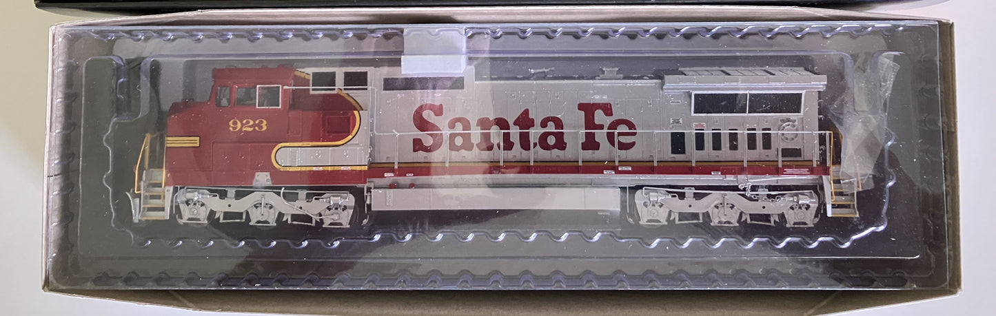 ATL10004513 Atlas Master Gold Dash 8-40CW, Santa Fe #923 w/DCC & ESU LokSound