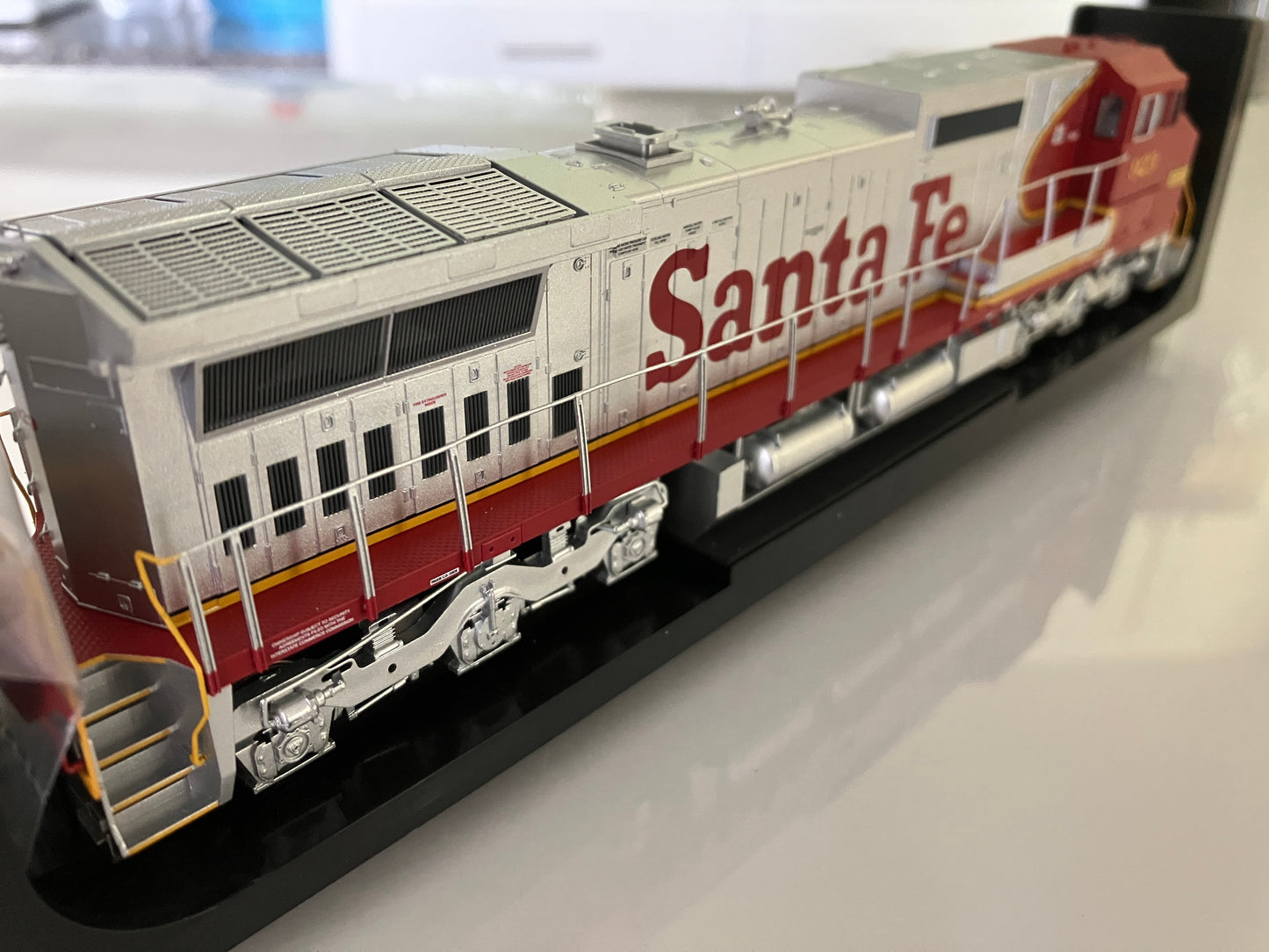 ATL10004513 Atlas Master Gold Dash 8-40CW, Santa Fe #923 w/DCC & ESU LokSound