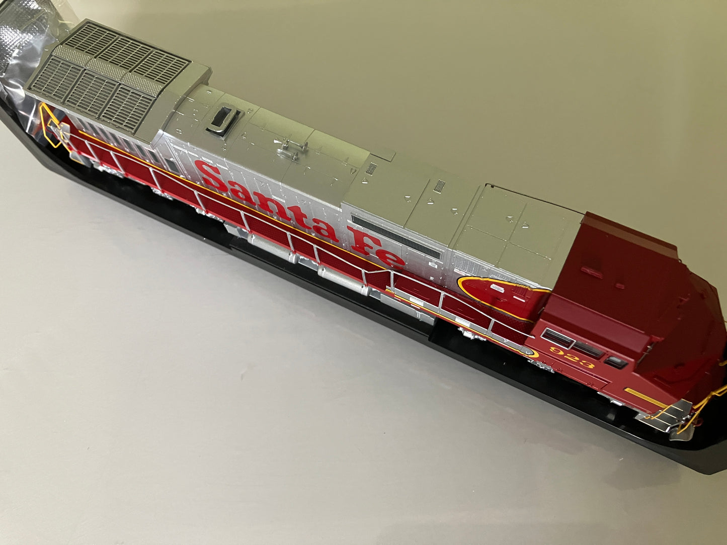 ATL10004513 Atlas Master Gold Dash 8-40CW, Santa Fe #923 w/DCC & ESU LokSound