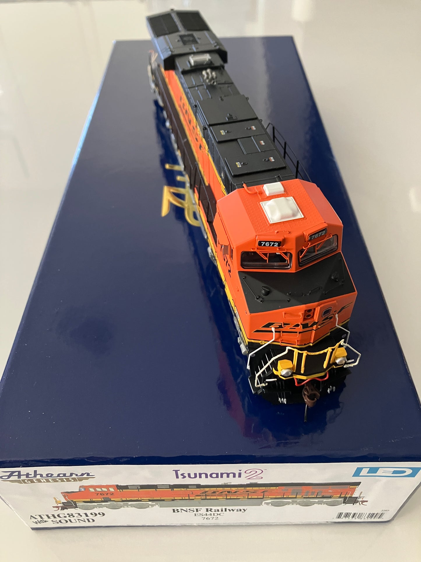 ATHG83199 Athearn Genesis ES44DC, BNSF #7672 w/DCC &Tsunami2 Sound