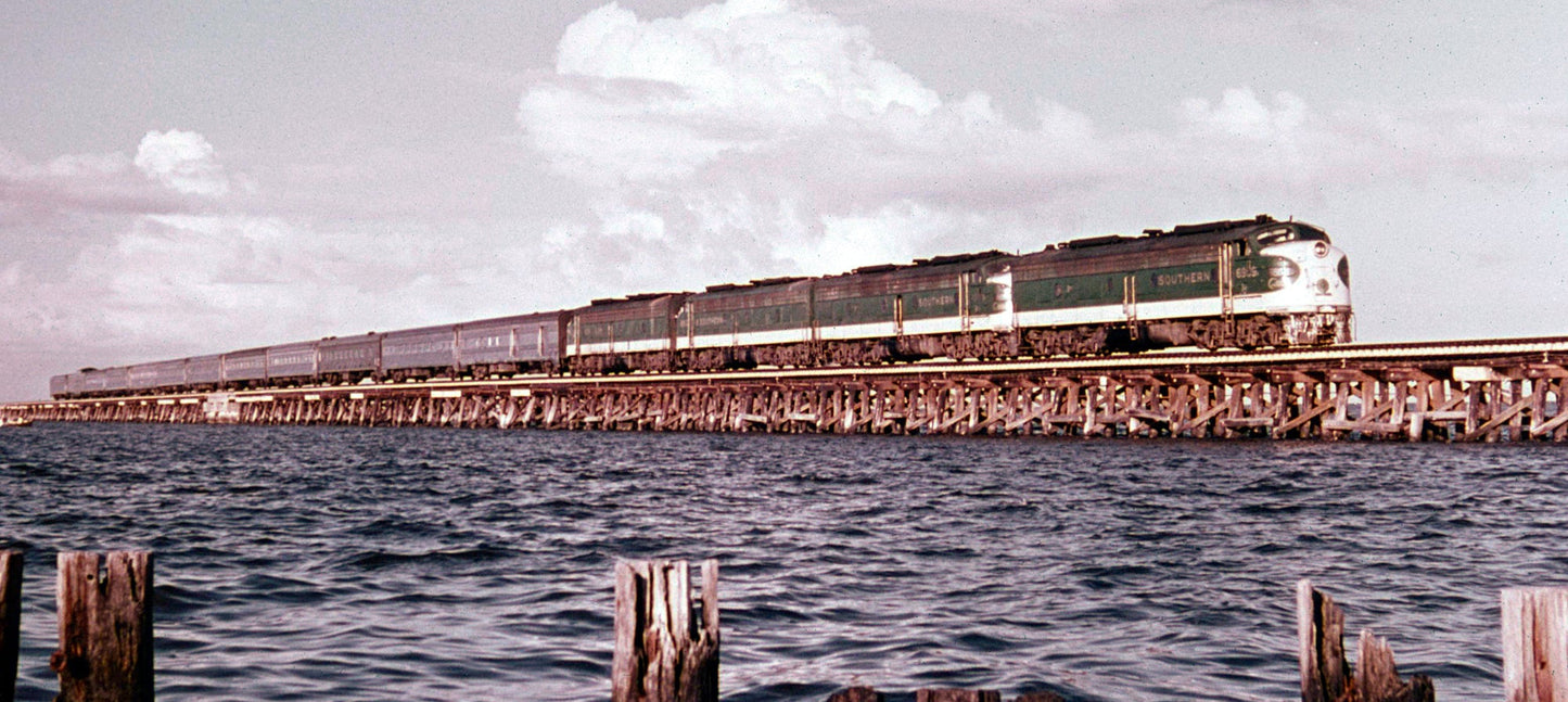 TCY2507r SOU "Otter River" LW 10-6 Sleeper